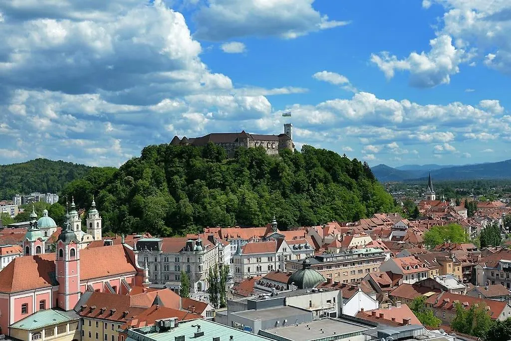 Dragon Bridge -Spacious Central District Apartment - Perfect For Families And Couples Ljubljana